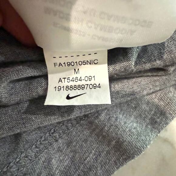 Nike Swoosh Casual Athleisure ShortSleeve T-Shirt Womens Medium Gray Workout Gym - Picture 6 of 6